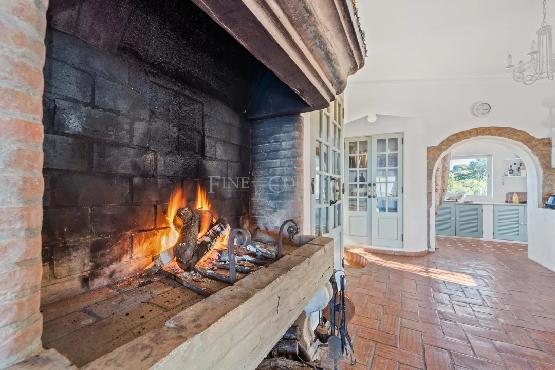 Moradia T4 para Venda em Santa Barbara de Nexe Foto 10