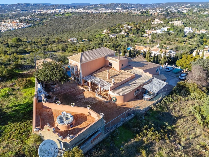 Moradia T4 para Venda em Santa Barbara de Nexe Foto 38