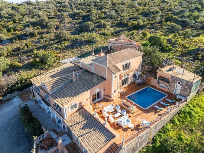 Moradia T4 para Venda em Santa Barbara de Nexe Foto 39