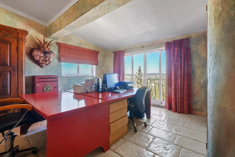 Moradia T4 para Venda em Santa Barbara de Nexe Foto 19