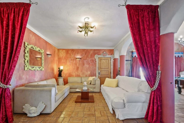 Moradia T4 para Venda em Santa Barbara de Nexe Foto 14