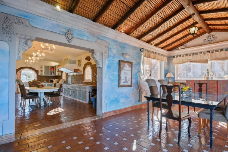 Moradia T4 para Venda em Santa Barbara de Nexe Foto 12