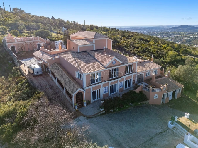 Moradia T4 para Venda em Santa Barbara de Nexe Foto 2