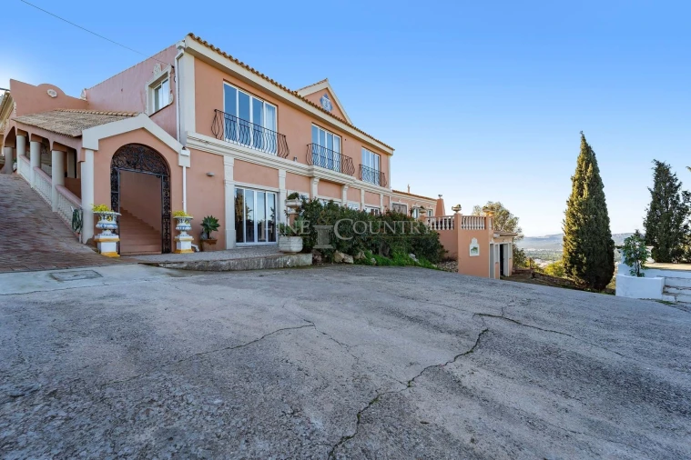 Moradia T4 para Venda em Santa Barbara de Nexe Foto 7