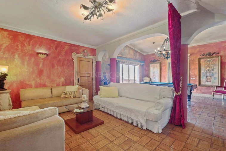 Moradia T4 para Venda em Santa Barbara de Nexe Foto 15