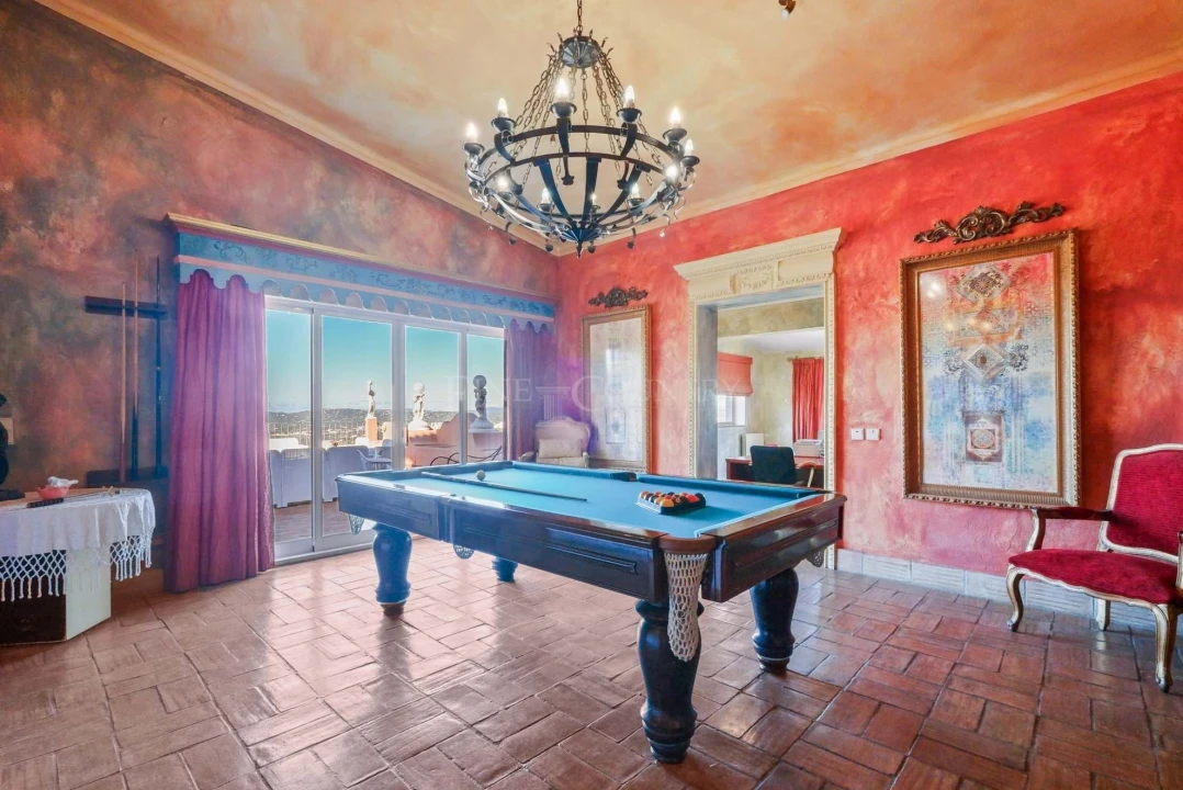 Moradia T4 para Venda em Santa Barbara de Nexe Foto 16