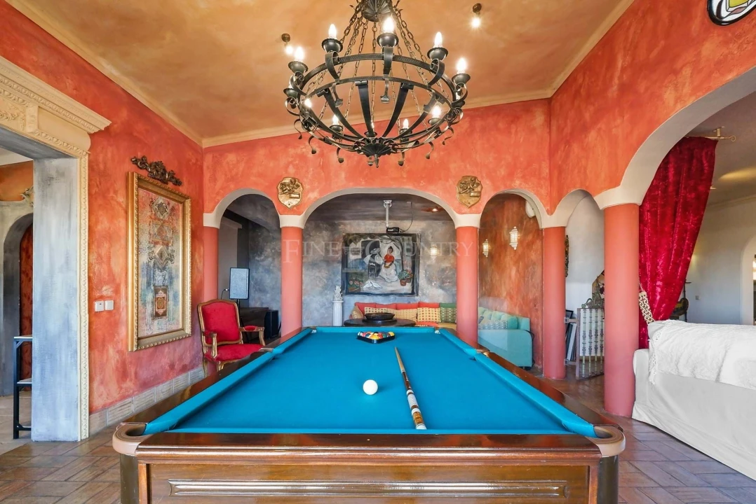 Moradia T4 para Venda em Santa Barbara de Nexe Foto 17