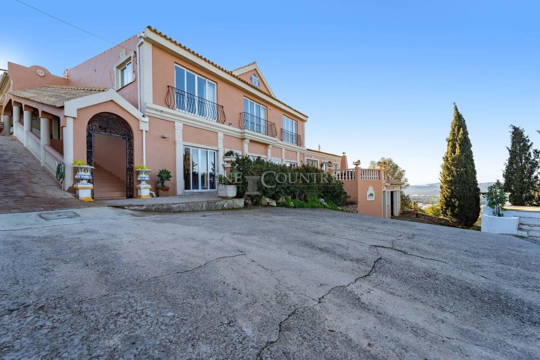 Moradia T4 para Venda em Santa Barbara de Nexe Foto 7