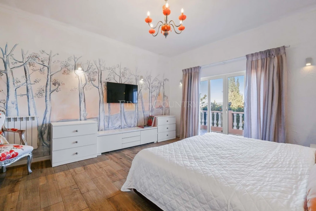 Moradia T4 para Venda em Santa Barbara de Nexe Foto 30