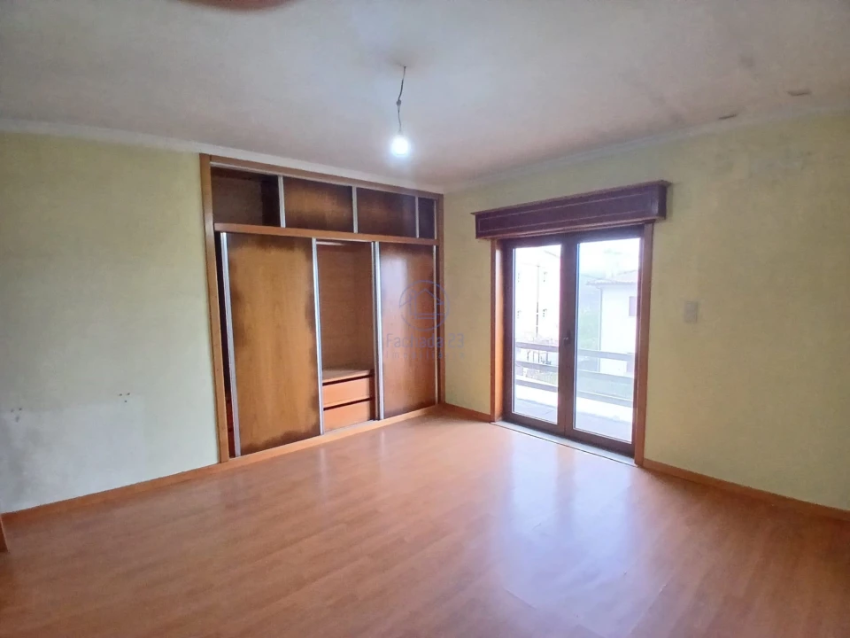 Moradia T4 para Venda em Alijo Foto 8