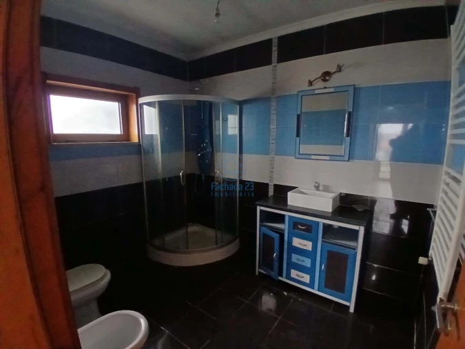 Moradia T4 para Venda em Alijo Foto 9