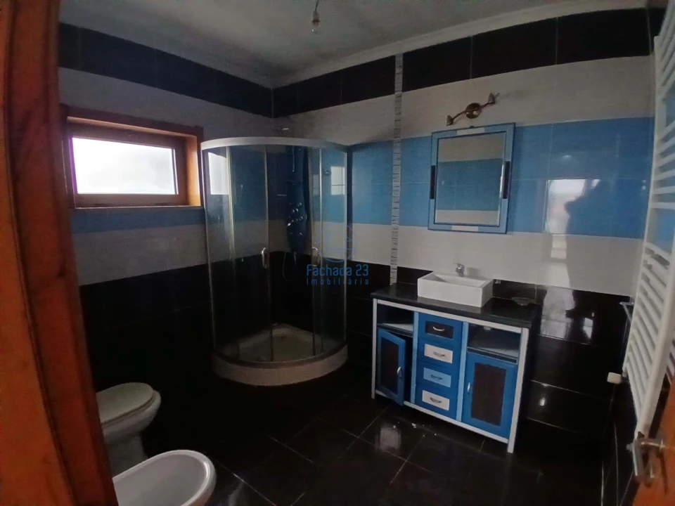 Moradia T4 para Venda em Alijo Foto 9