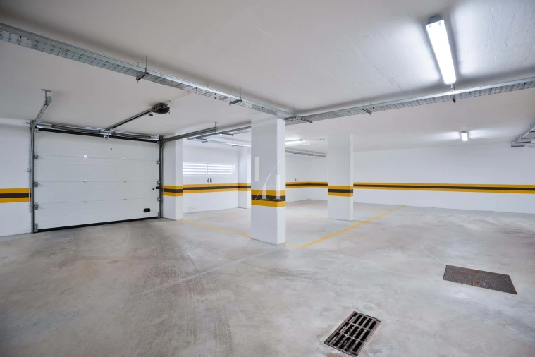 Garagem para Venda em Albufeira e Olhos de Água Foto 12