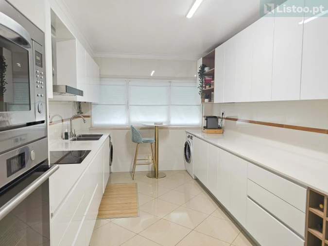 Apartamento T3 para Venda em Carnide Foto 3