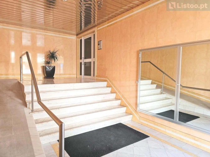 Apartamento T3 para Venda em Carnide Foto 31