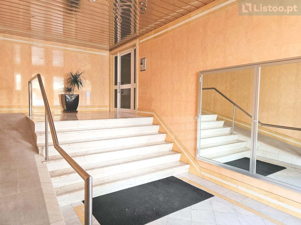 Apartamento T3 para Venda em Carnide Foto 31