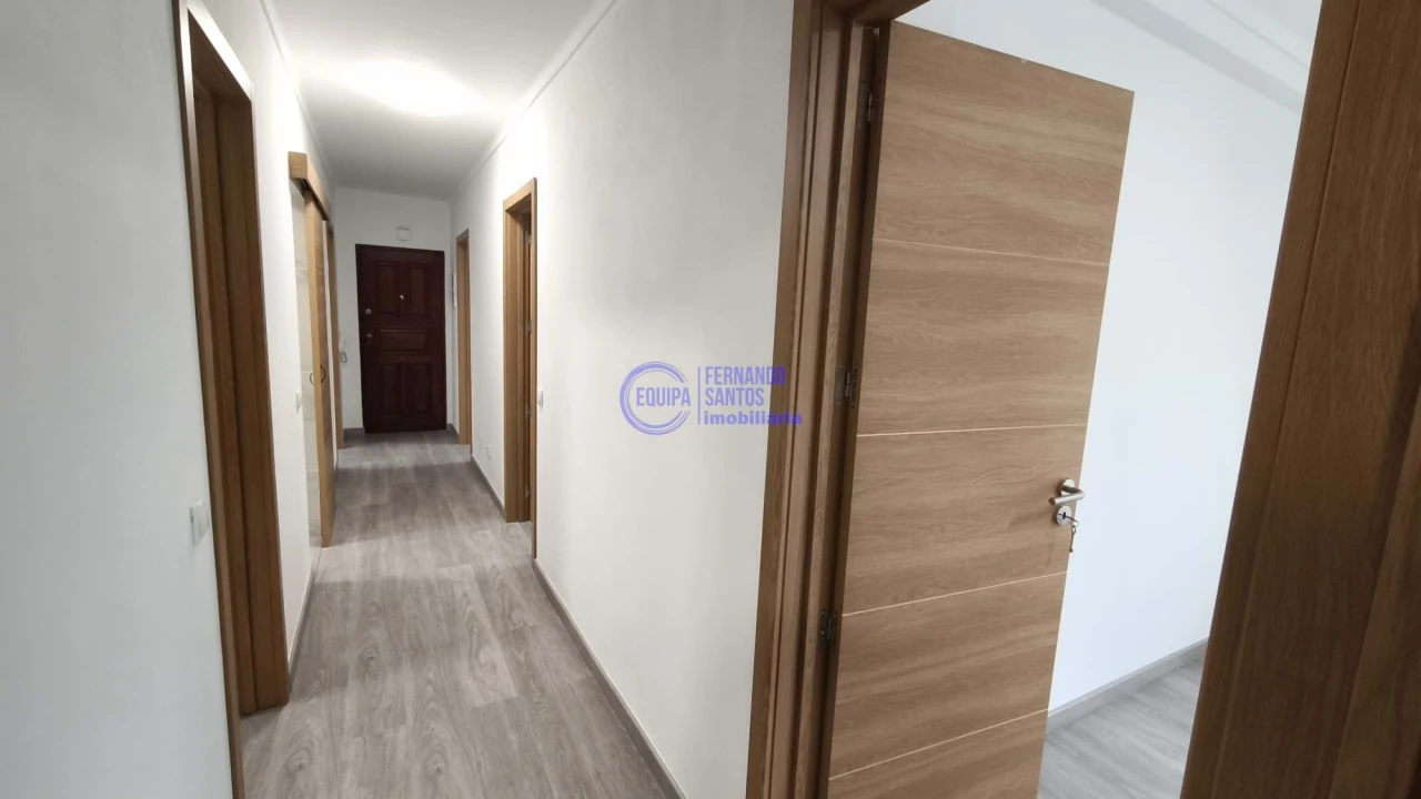 Apartamento T3 para Venda em Portimão Foto 2