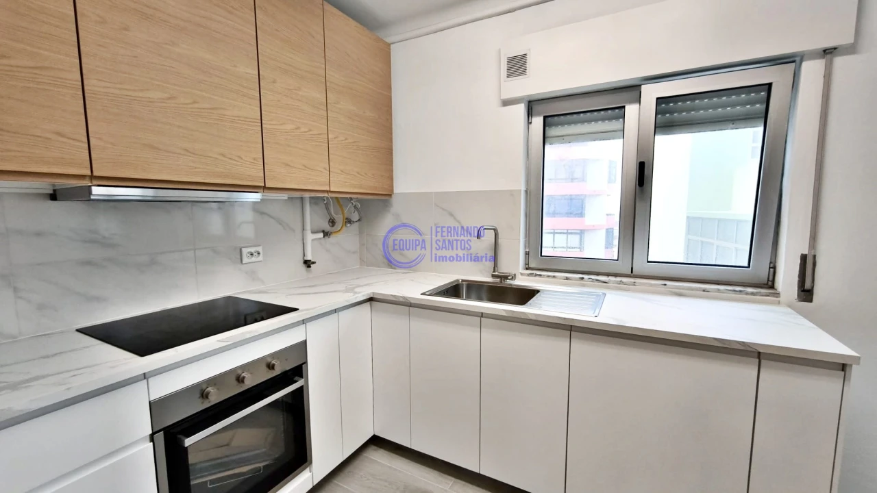 Apartamento T3 para Venda em Portimão Foto 4