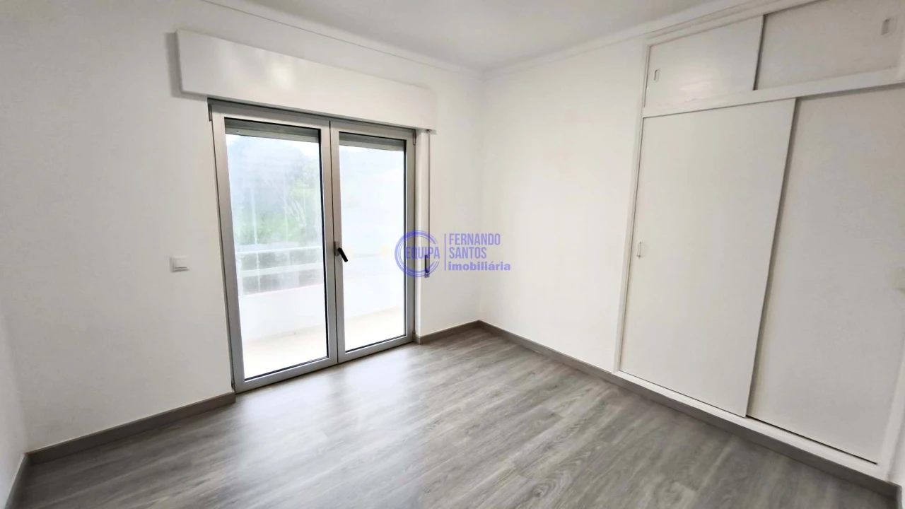 Apartamento T3 para Venda em Portimão Foto 11