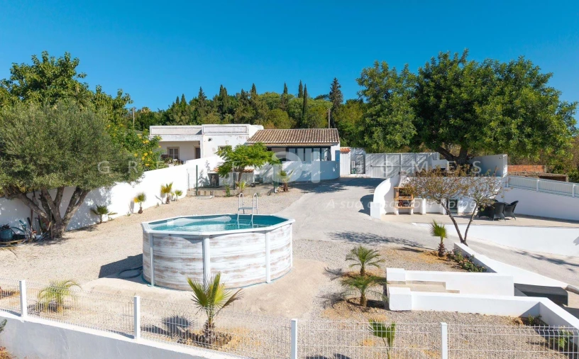 Moradia T2 para Venda em Santa Barbara de Nexe Foto 2