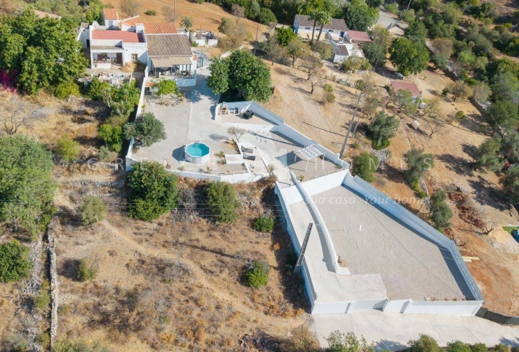 Moradia T2 para Venda em Santa Barbara de Nexe Foto 11