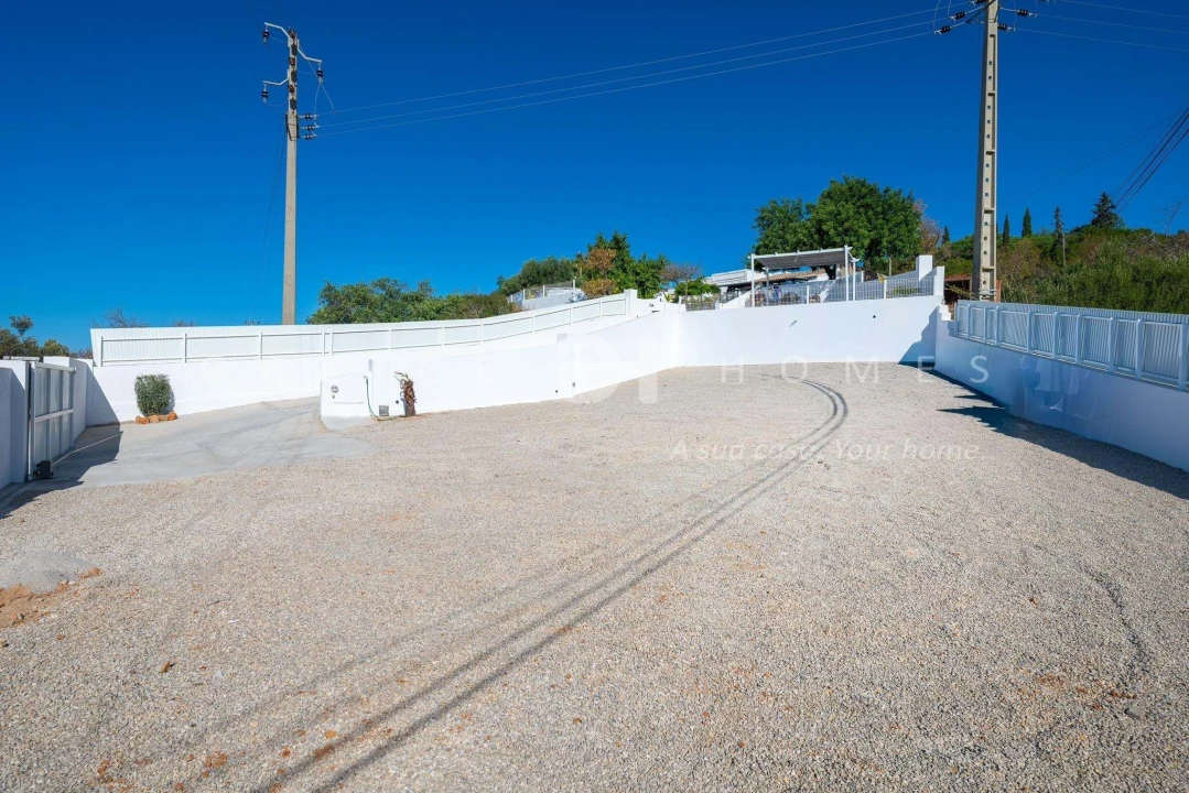 Moradia T2 para Venda em Santa Barbara de Nexe Foto 5