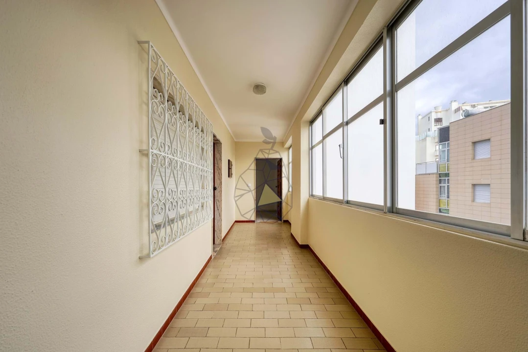 Apartamento T2 para Arrendamento em Portimão Foto 4