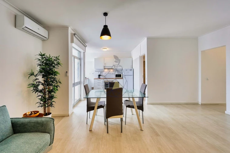 Apartamento T2 para Arrendamento em Portimão Foto 8