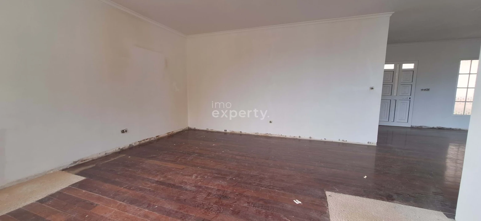 Moradia T3 para Venda em Canhas Foto 12