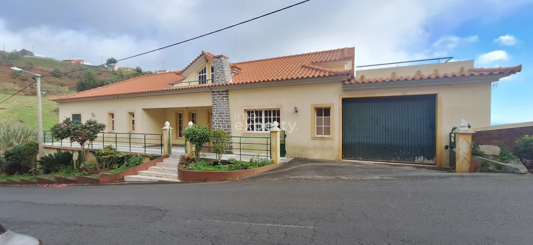 Moradia T3 para Venda em Canhas Foto 6