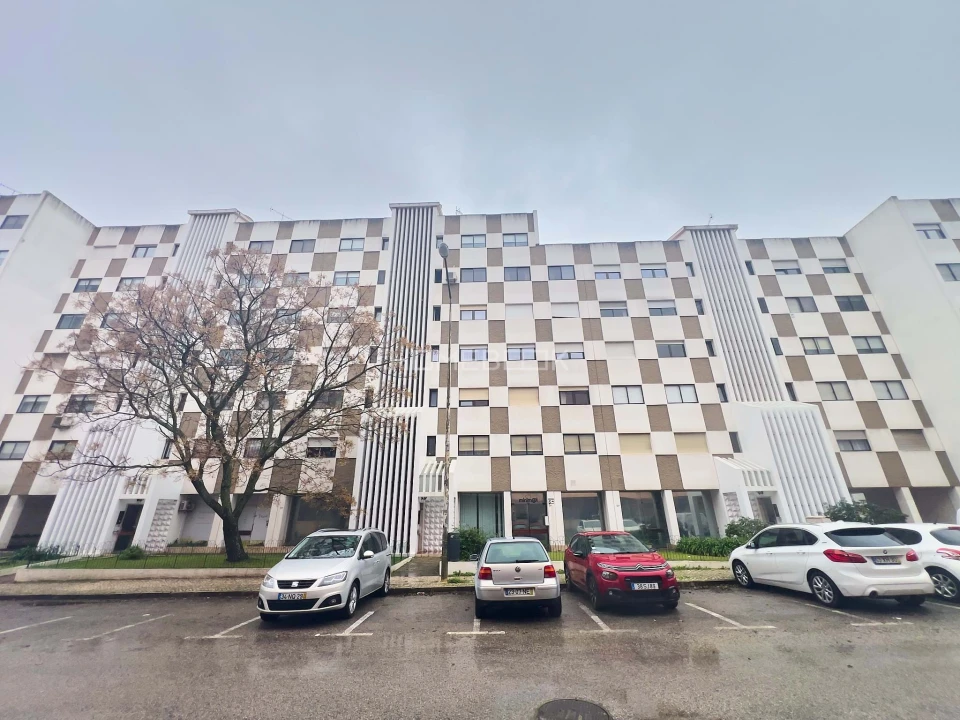 Apartamento T2 para Arrendamento em Lumiar Foto 21