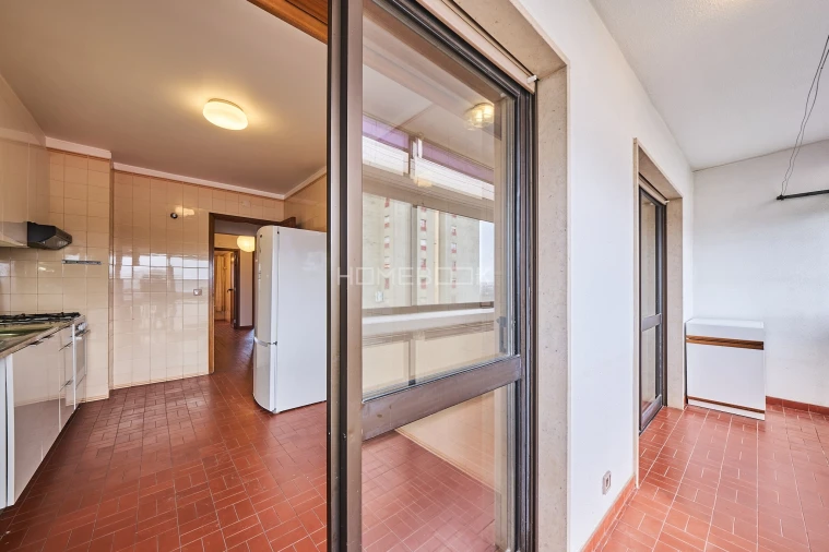 Apartamento T2 para Arrendamento em Lumiar Foto 5