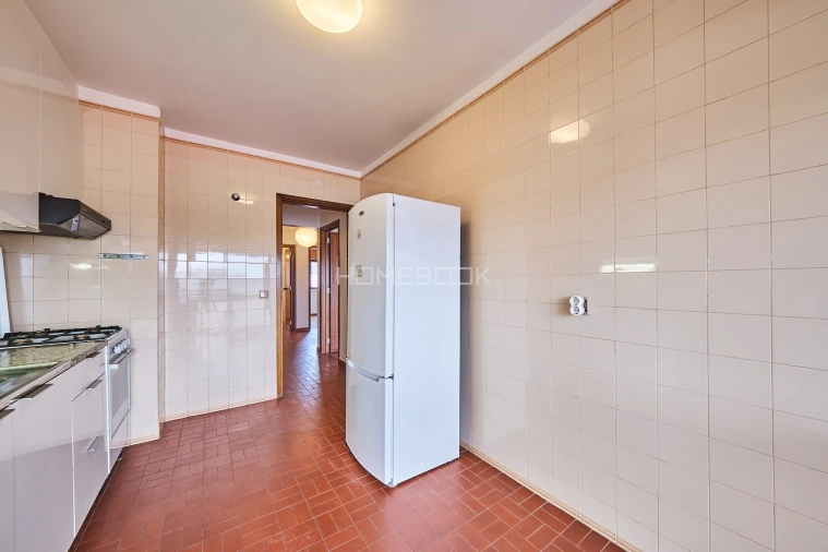 Apartamento T2 para Arrendamento em Lumiar Foto 4