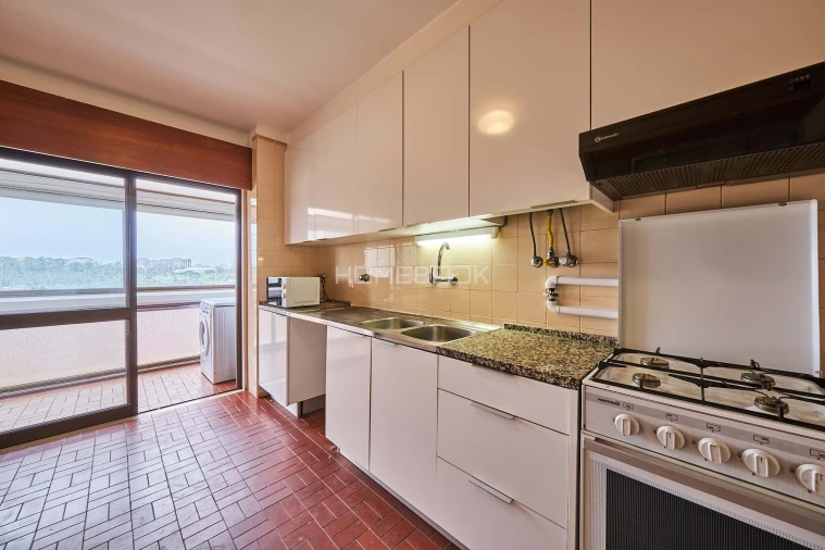 Apartamento T2 para Arrendamento em Lumiar Foto 2