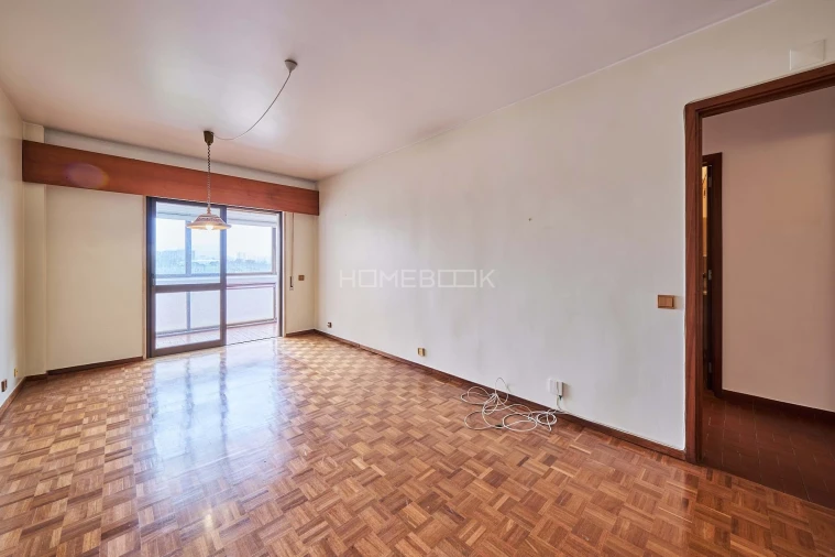 Apartamento T2 para Arrendamento em Lumiar Foto 7
