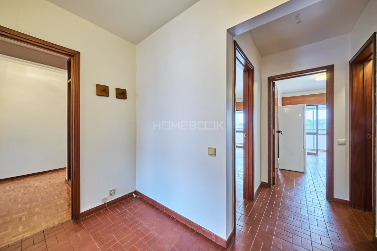 Apartamento T2 para Arrendamento em Lumiar Foto 1