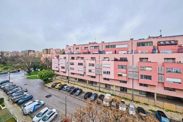 Apartamento T2 para Arrendamento em Lumiar Foto 17