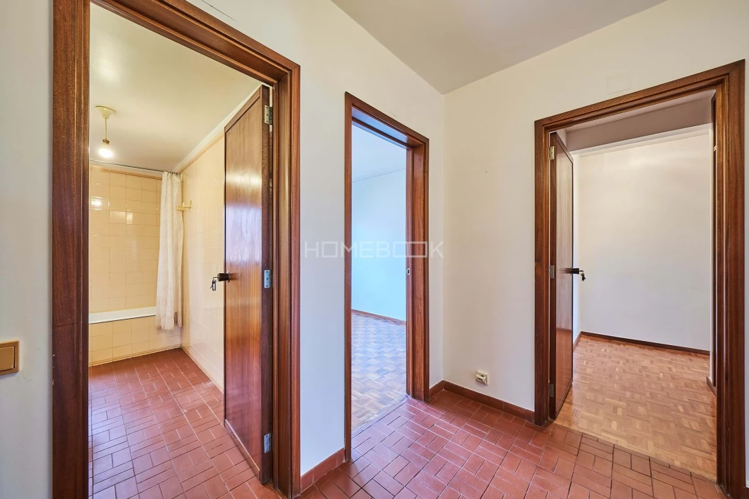 Apartamento T2 para Arrendamento em Lumiar Foto 12