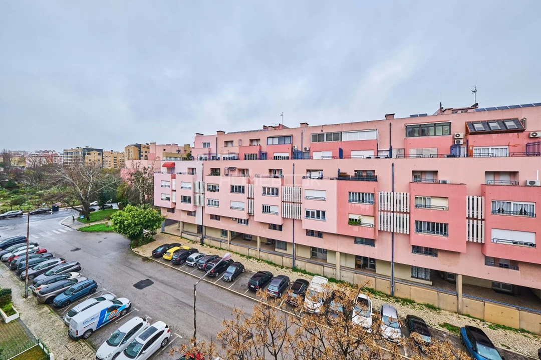 Apartamento T2 para Arrendamento em Lumiar Foto 17