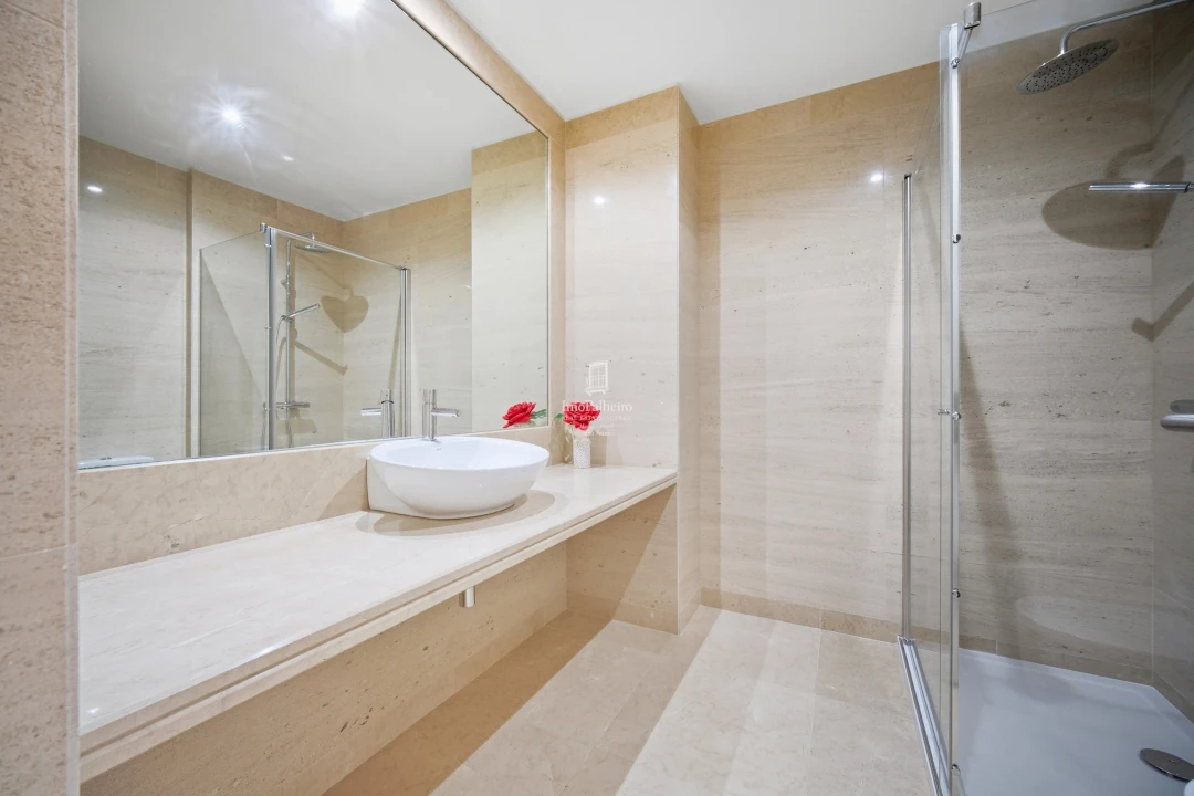 Apartamento T4 para Venda em São Martinho Foto 7