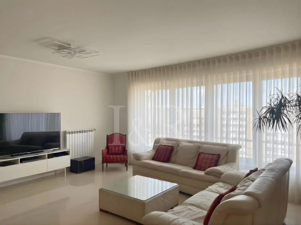 Apartamento T5 para Venda em Campolide Foto 6