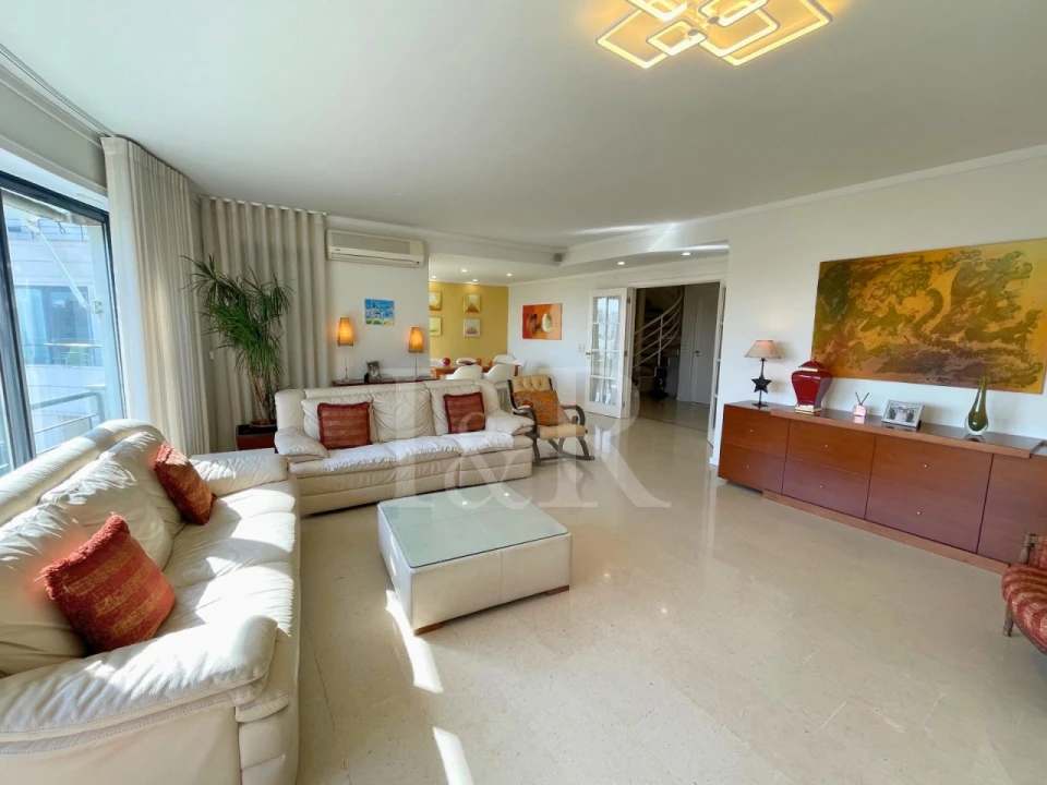 Apartamento T5 para Venda em Campolide Foto 5