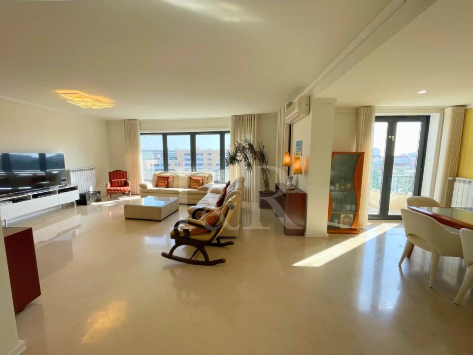 Apartamento T5 para Venda em Campolide Foto 7