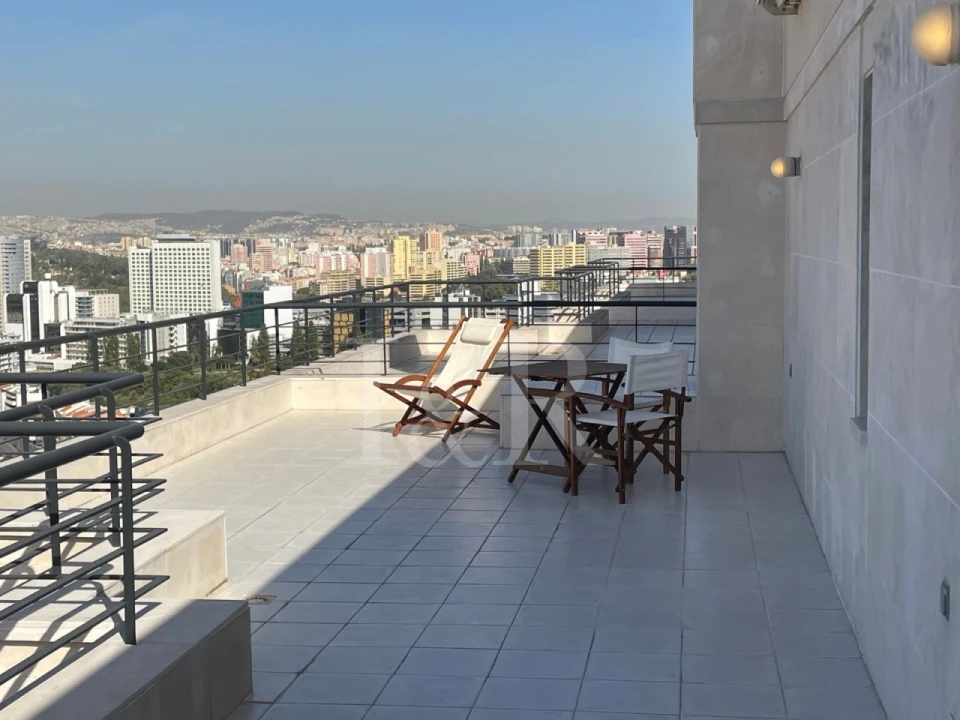 Apartamento T5 para Venda em Campolide Foto 38