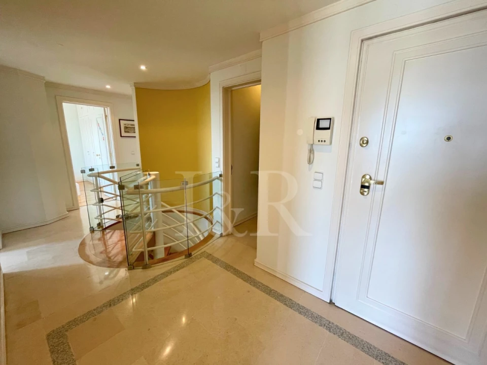 Apartamento T5 para Venda em Campolide Foto 17