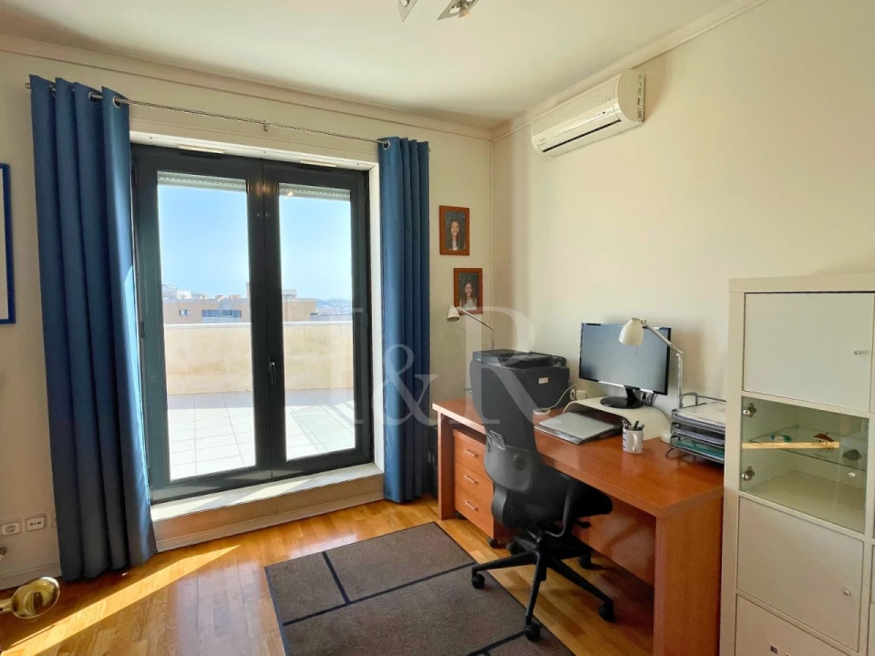 Apartamento T5 para Venda em Campolide Foto 39