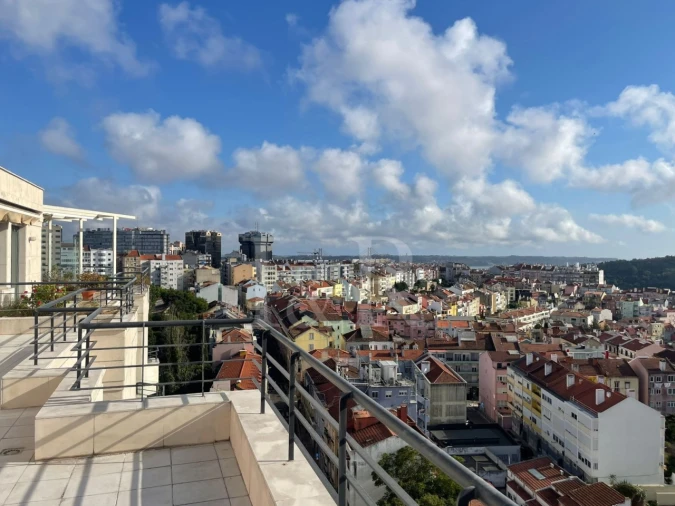 Apartamento T5 para Venda em Campolide Foto 30