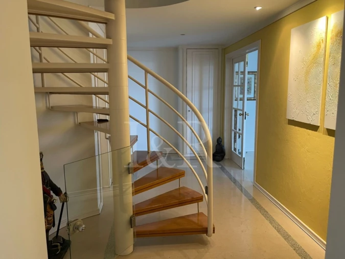 Apartamento T5 para Venda em Campolide Foto 14