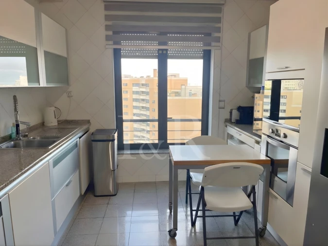 Apartamento T5 para Venda em Campolide Foto 13
