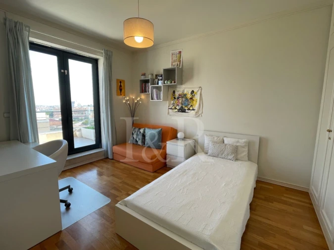 Apartamento T5 para Venda em Campolide Foto 18